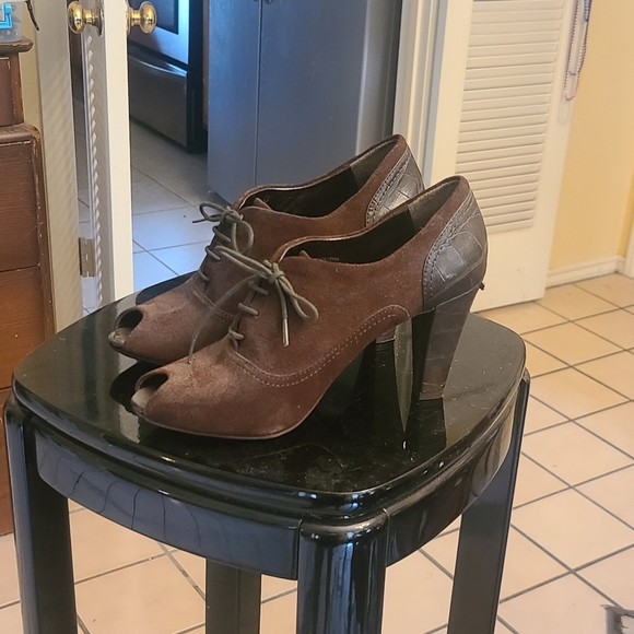 Shoes - Picture 1 of 1